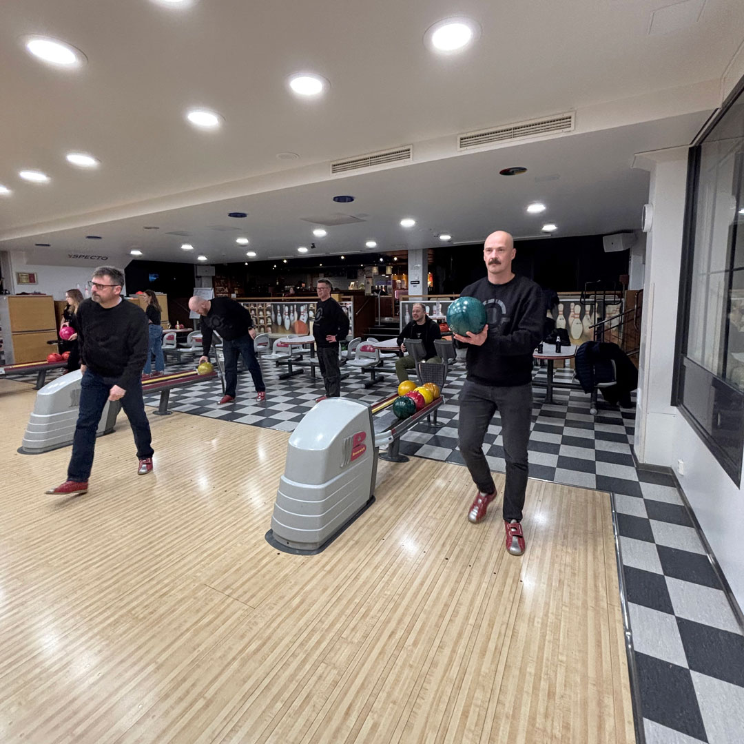 Kuortaneen Urheiluopistolla keilaamassa