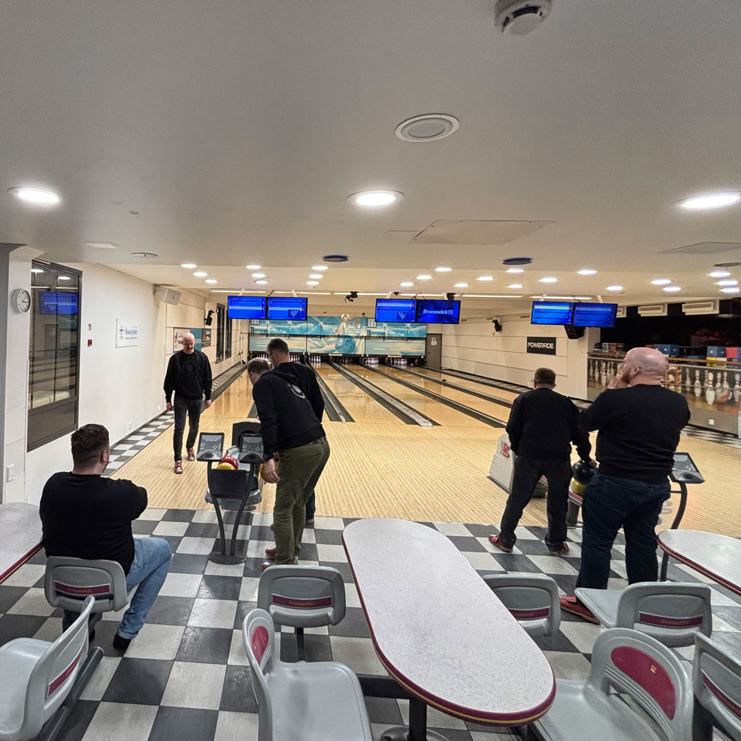 Kuortaneen Urheiluopistolla keilaamassa